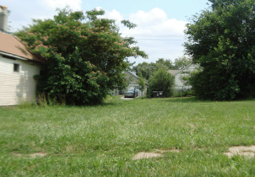 Example of a mow to own vacant lot adjacent to residential property.