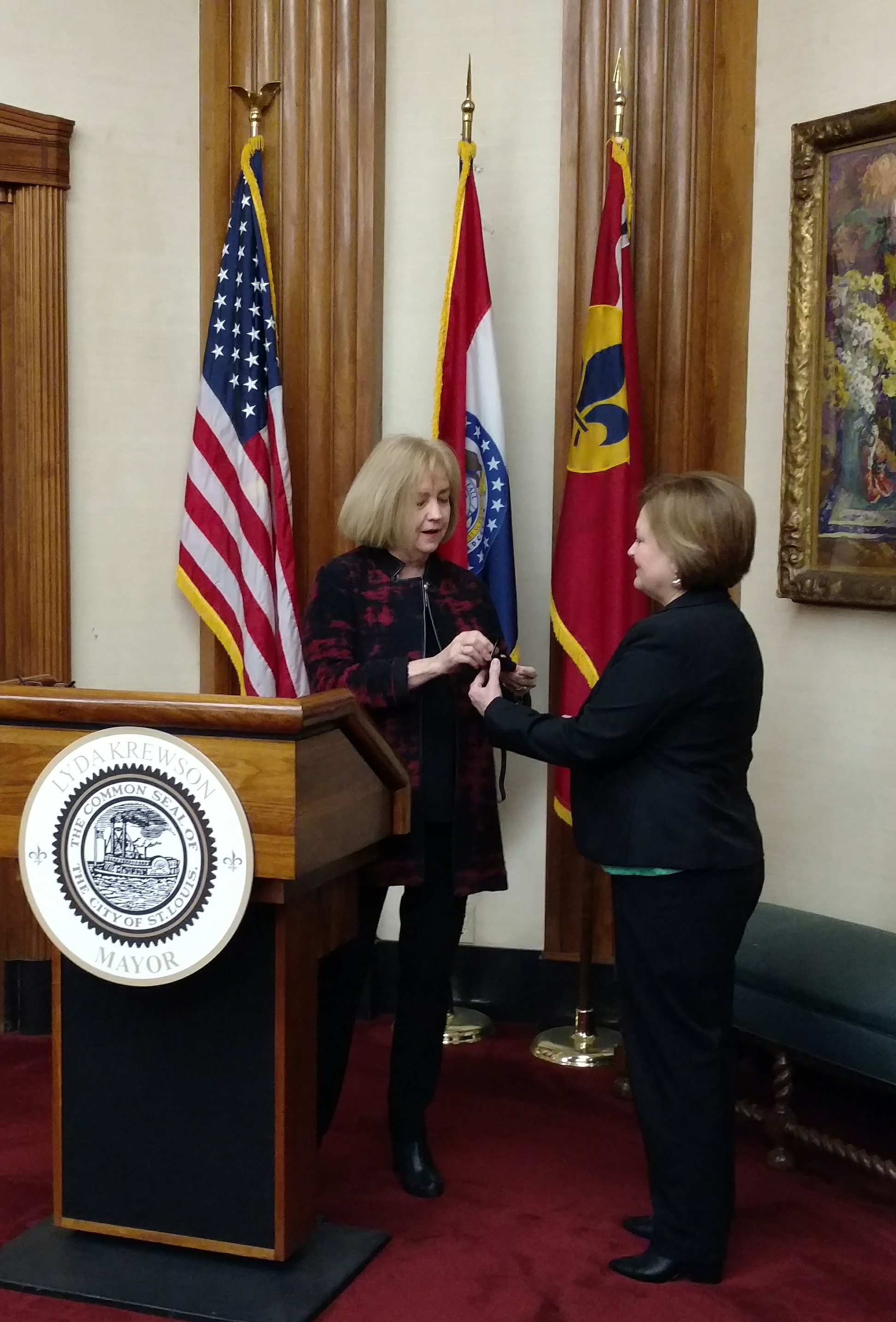 Beth Seright of the Comptroller's Office receives her 40-year service pin