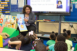 On April 27, St. Louis Comptroller Darlene Green made a visit to Lexington Elementary School during Week of the Young Child. While at Lexington Elementary, Comptroller Green read to students in two preschool classes and wished them a very special week.