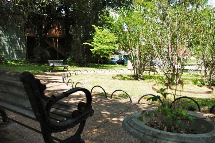 Circular Garden Feature Aboussie Park