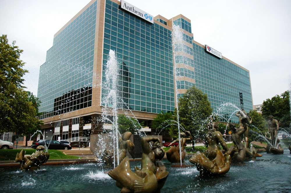 Aloe-Plaza-water-fountain