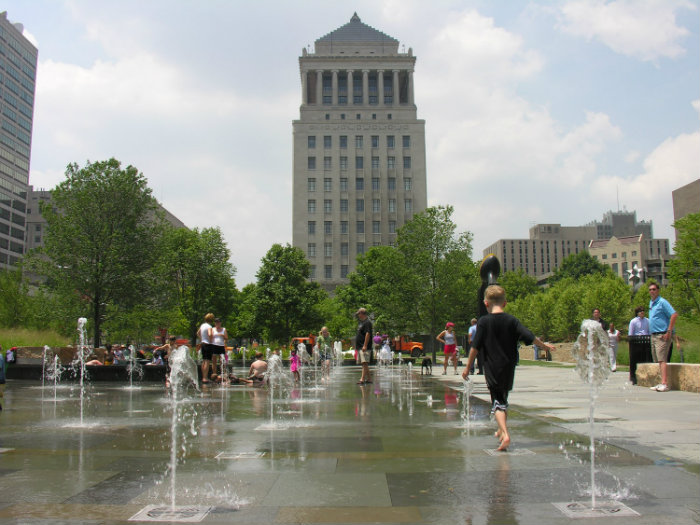 Fountain and people at Citygarden