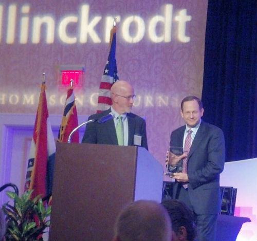 Jeffrey Bean presents Mayor Slay with US Conf of Mayors Small Business Advocate Award