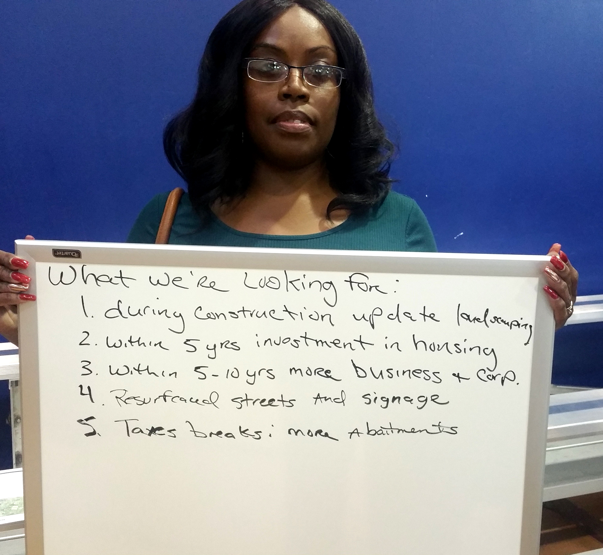 A resident displays her wishes for the NGA project.