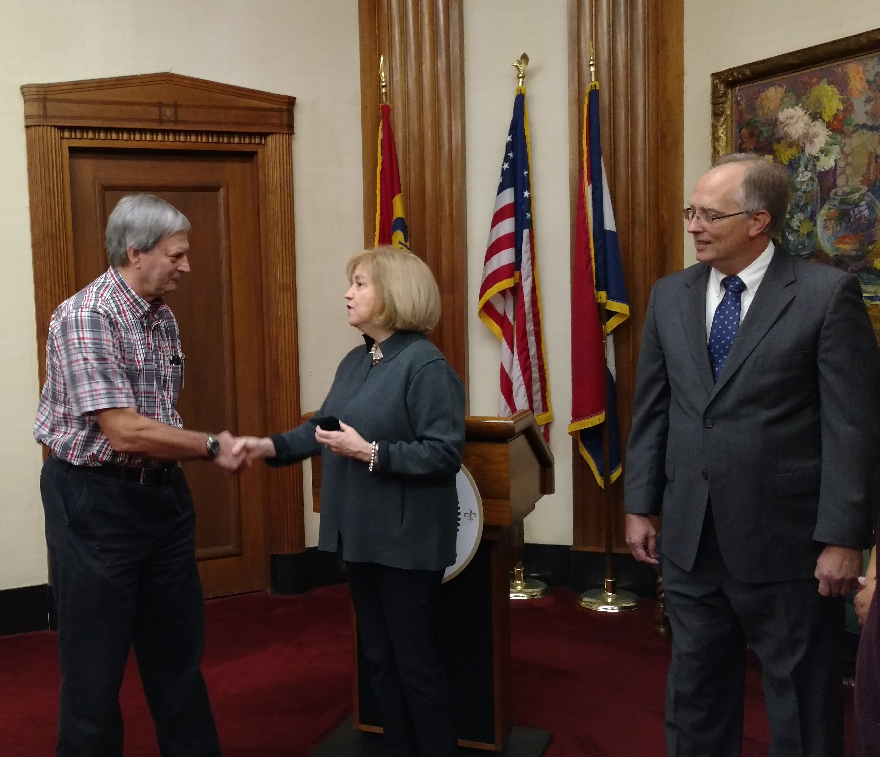 Mayor Lyda Krewson presents Jeff Stevenson with a 40-year service pin.