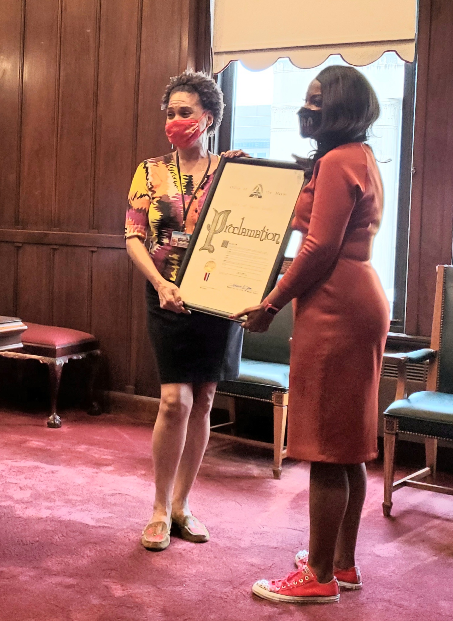 Mayor Jones presents a retirement proclamation to Cynthia Askew 