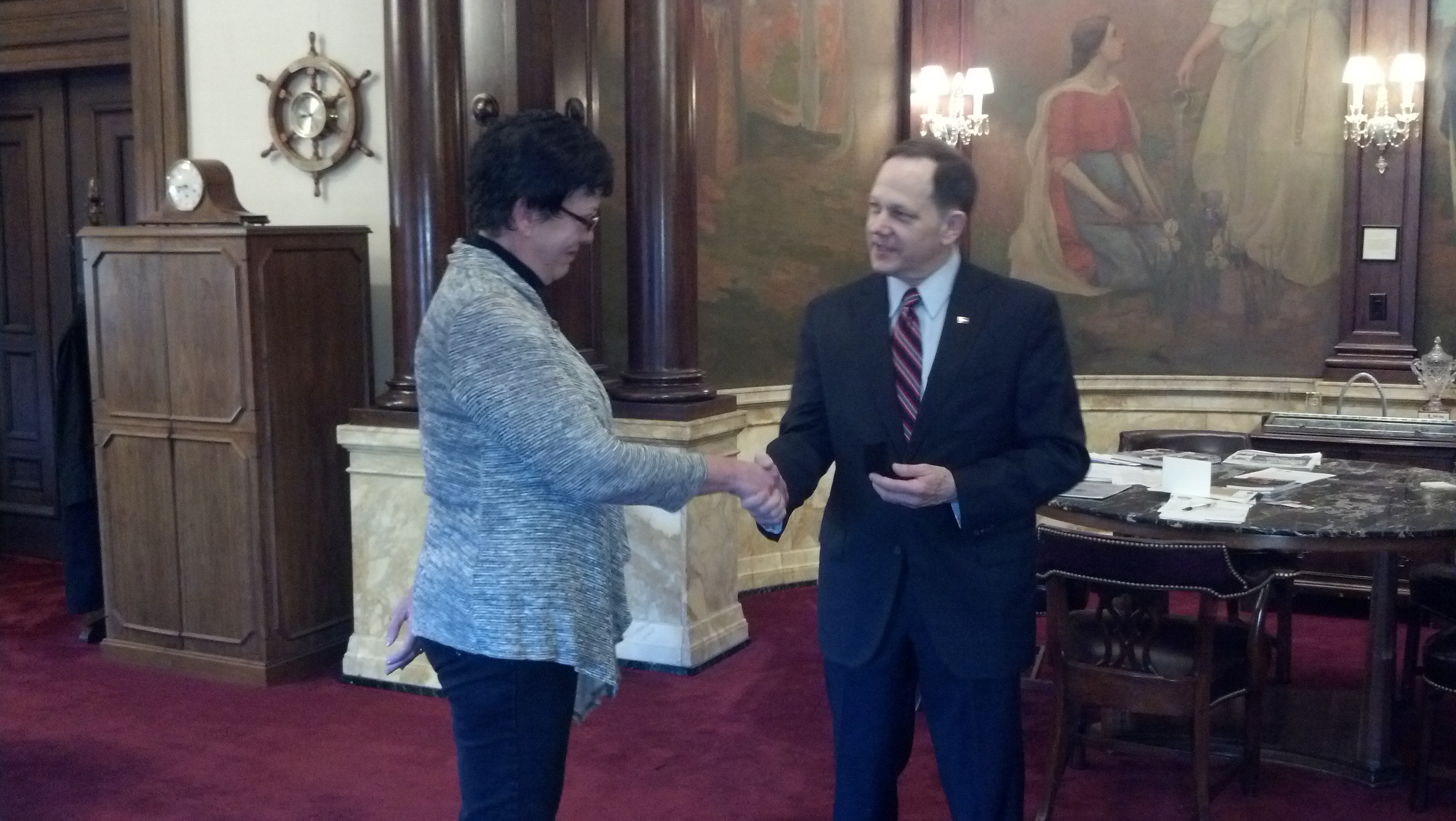 Mayor Slay congratulates Vicki Wakeland on 40 years with the City