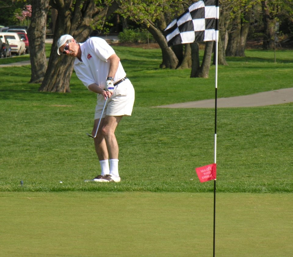 A City Golf League player aims for the flag stick.