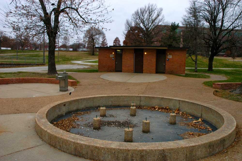 Lyon Park Fountain Lyon Park City of St. Louis Parks